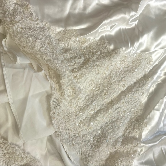 Vintage Alfred Angelo Collection Wedding Dress with long beaded Train size small - Picture 5 of 17